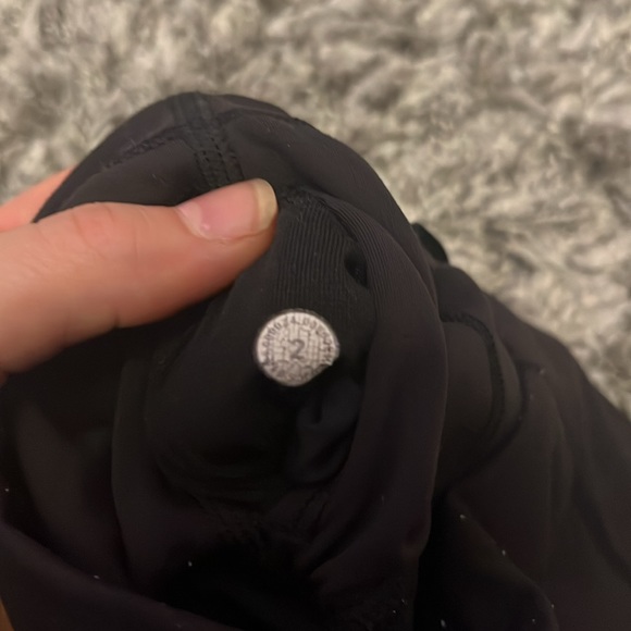 Women’s lululemon leggings size 2 black wounder train 28” - Picture 7 of 7